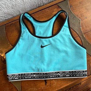 Women's Nike Dri-FIT Swoosh on the Run Medium Support Sports Bra, Size M
